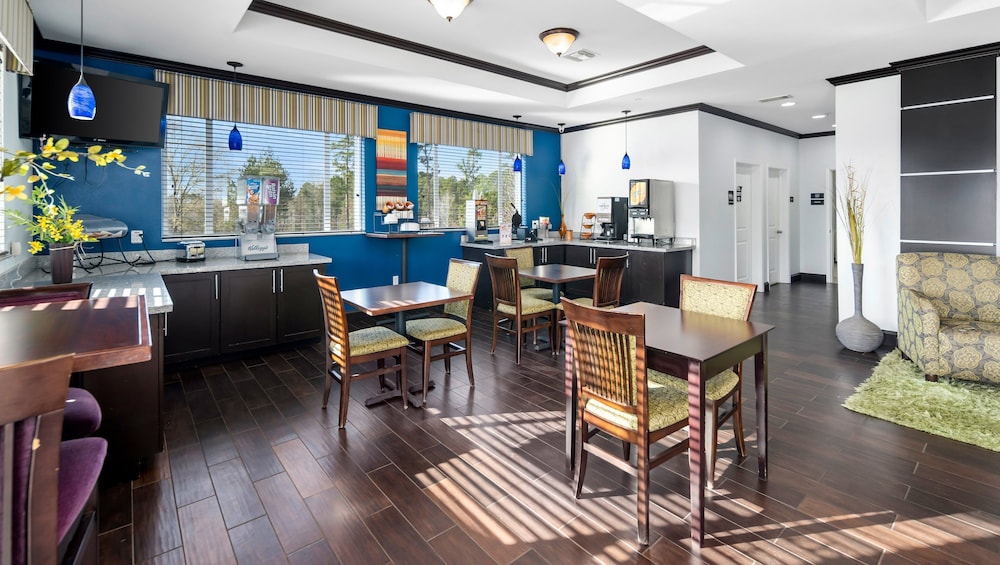 Belmont Inn and Suites - photo 32