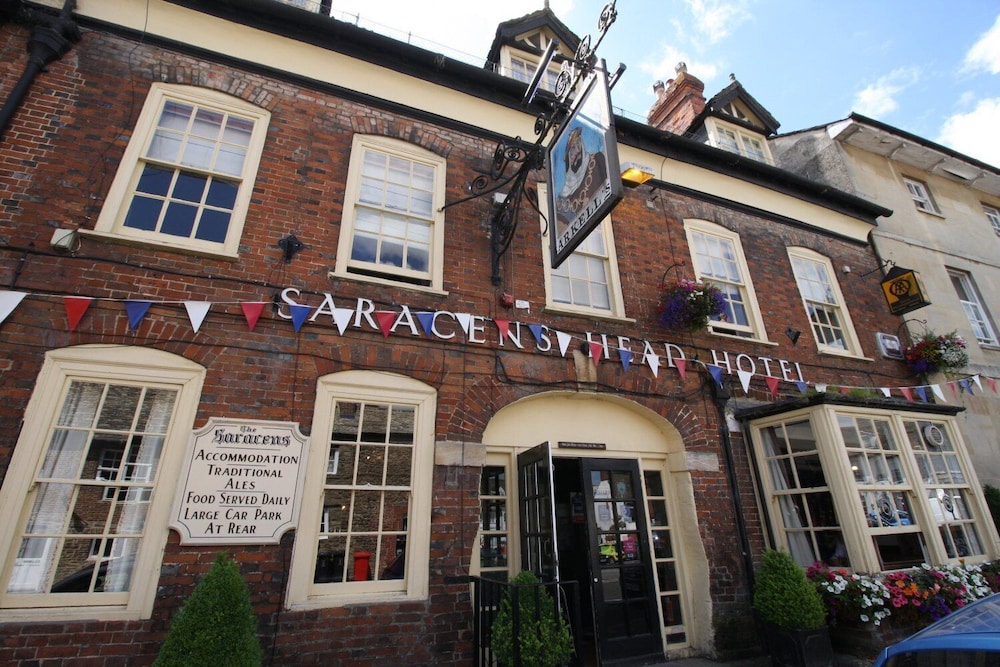 The Saracens Head Hotel — hotel in Swindon