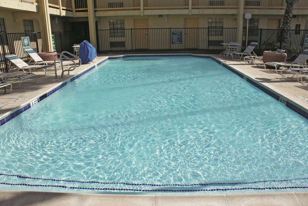 La Quinta Inn by Wyndham Clute Lake Jackson - photo 10