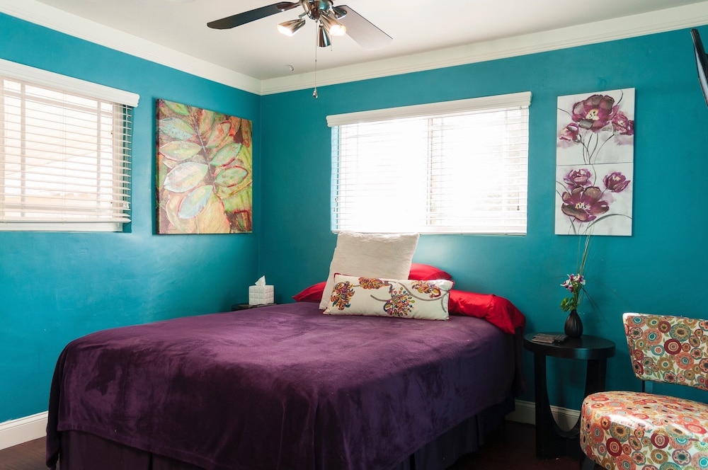 Group Retreat with Hot Tub & Studio — Visalia — photo 4