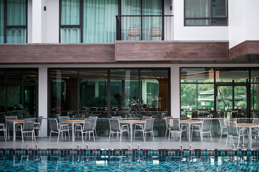 Na Tree Tara Riverside Resort Amphawa Damnoensaduak in Amphawa, Thailand