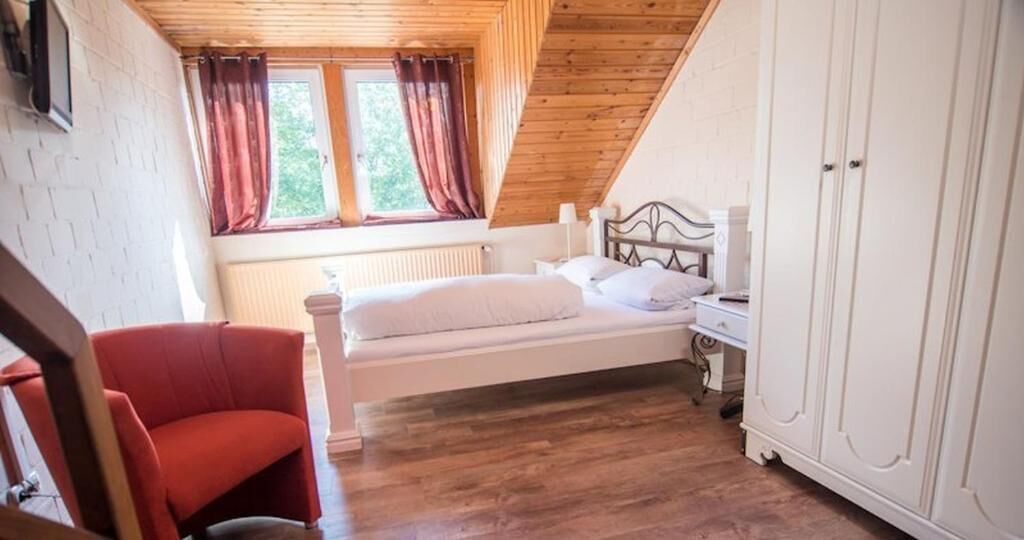 Bikerhotel Zur Schanze — Apen — photo 2