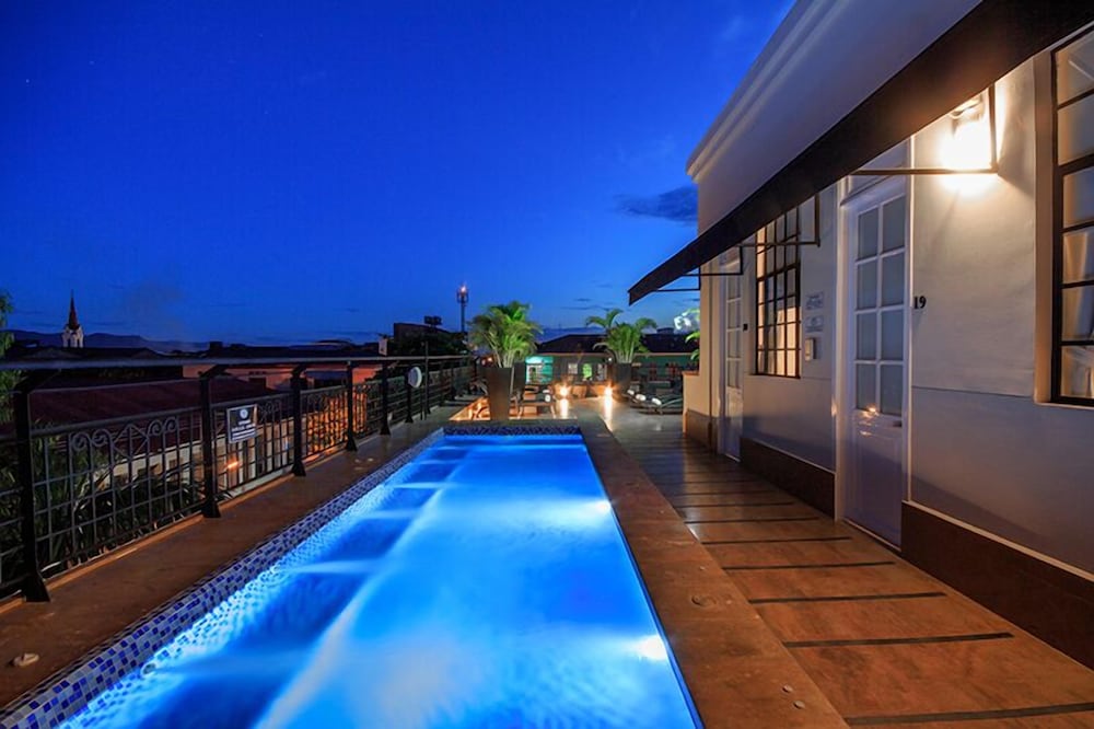 Hotel Republicano 1910 in Girardot City, Colombia