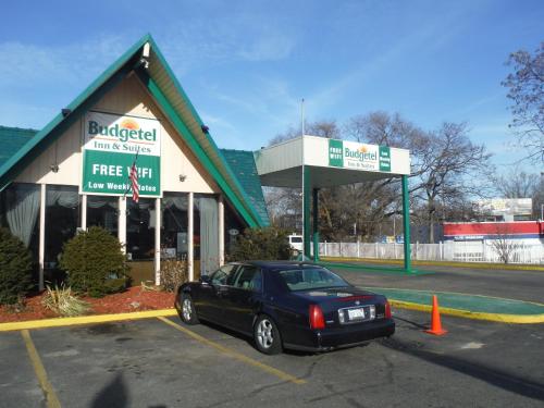 Budgetel Inn & Suites Hotel - photo 29