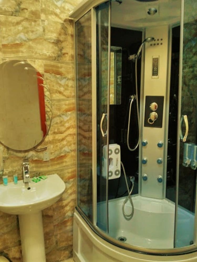 Bathroom shower