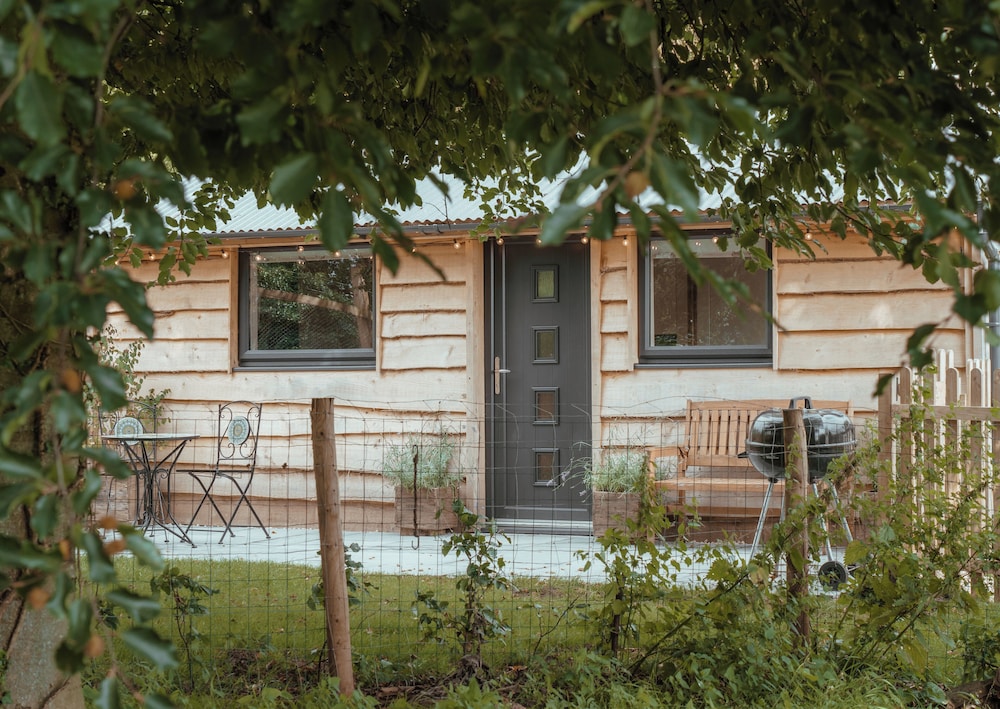 Rose Hideaway — Lydney