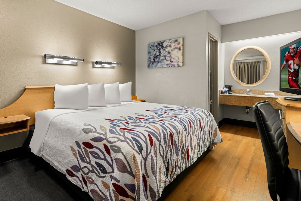 Red Roof Inn Salem - photo 15