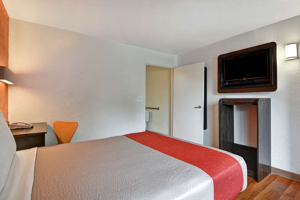 Motel 6 Dania Beach - photo 17