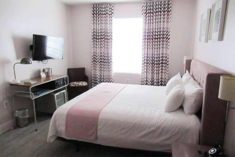 Roami at Hotel Astor - photo 16