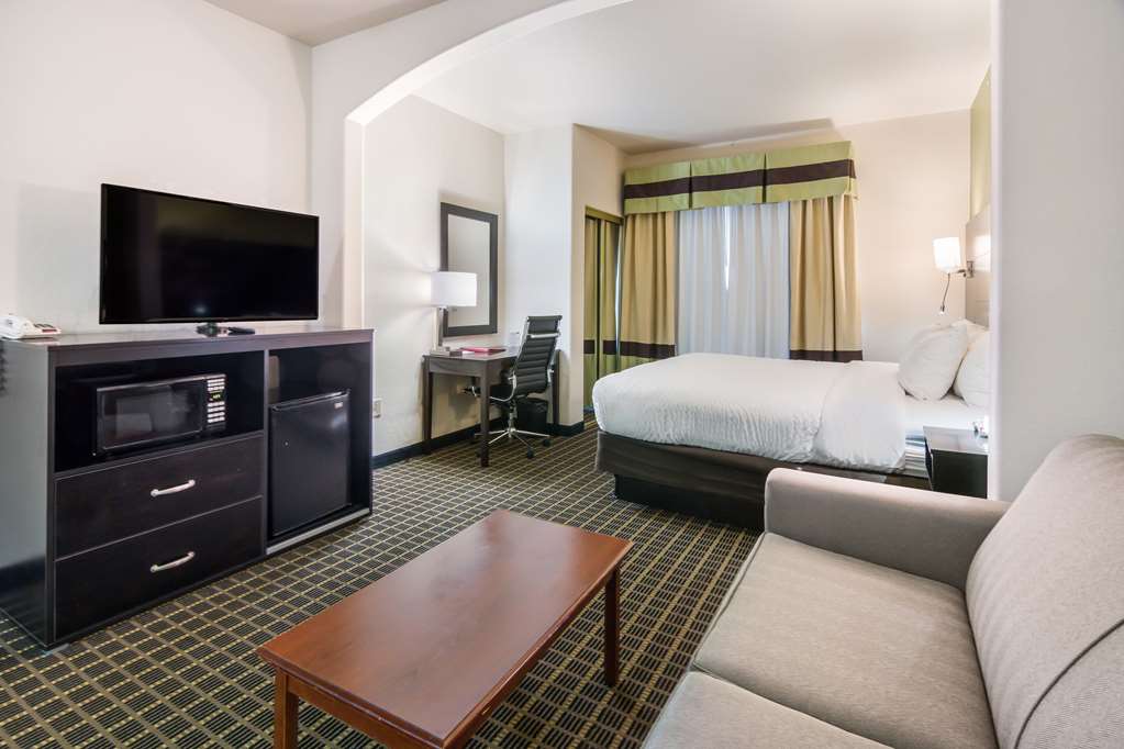 Clarion Inn & Suites Weatherford South - photo 22
