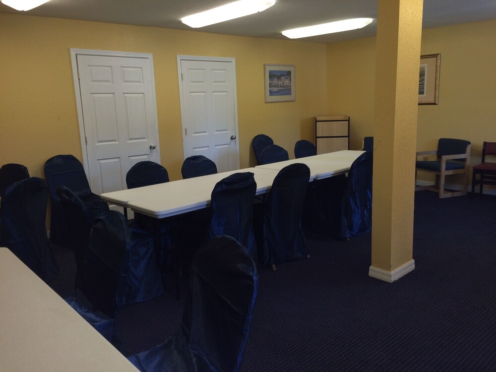 Executive Garden Titusville Hotel - photo 33