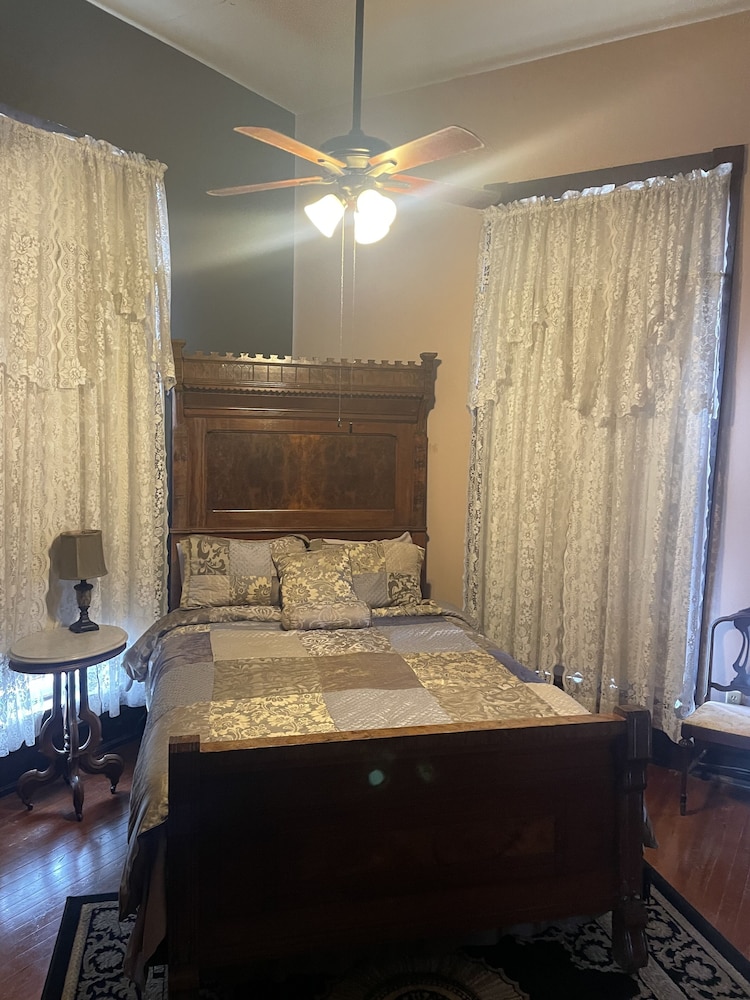 Grand Gables Inn Bed & Breakfast - photo 8