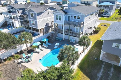 Porpoise Driven Life by Oak Island Accommodations - photo 41