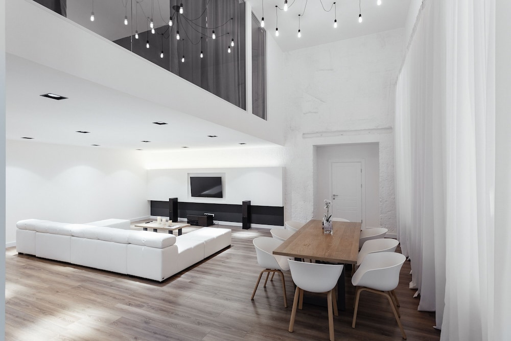 Royal Apartment Primorskiy bulvar 1 — 4-Star Luxury Hotel in Odessa, Ukraine