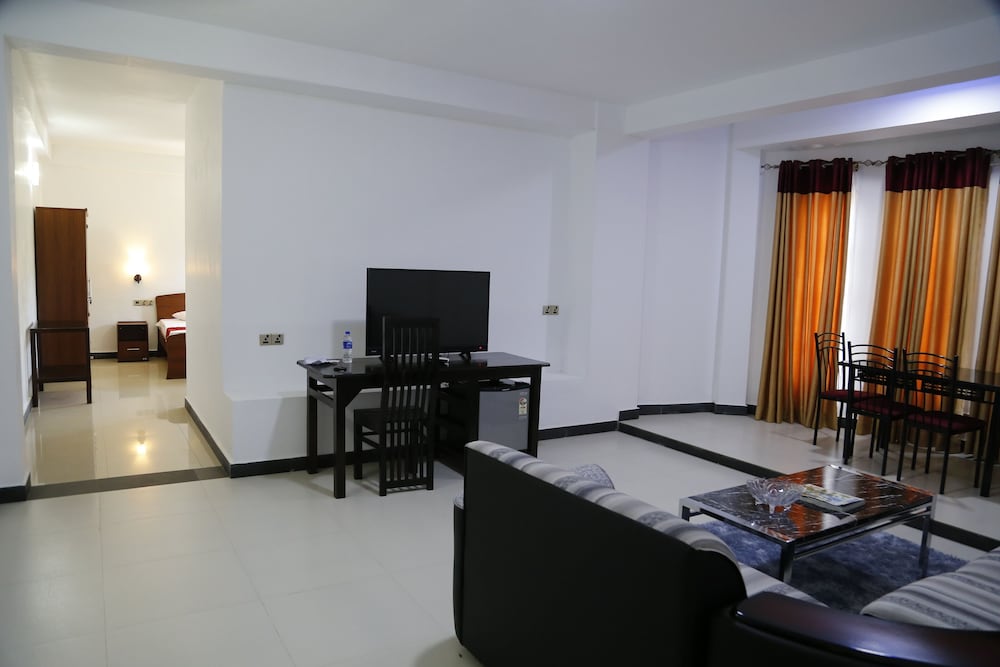Ananthi Hotels — hotel in Vavuniya