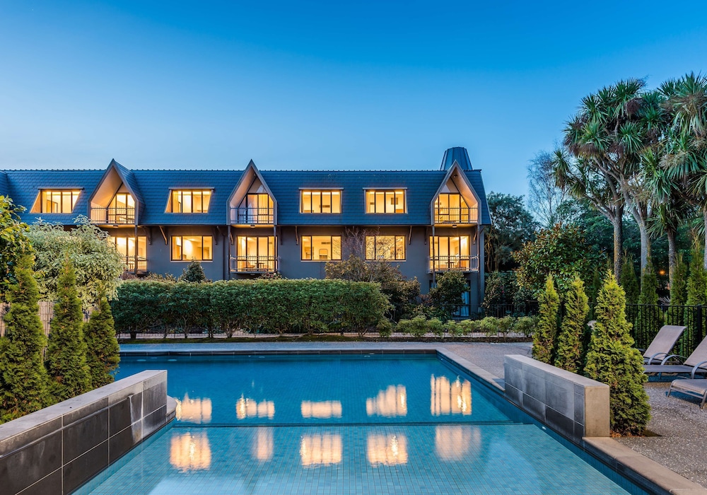 Chateau on the Park Christchurch a DoubleTree by Hilton — 4-Star Luxury Hotel in Christchurch, New Zealand
