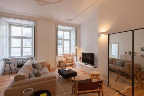 FLH Bacalhoeiros Spacious Apartment — 4-Star Luxury Hotel in Lisbon, Portugal