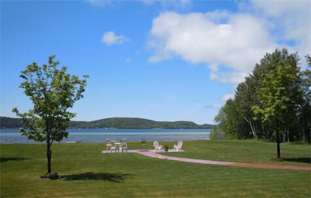 The Beach Inn Motel - carbon neutral hotel in Munising