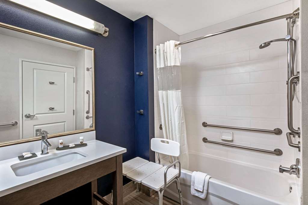 La Quinta Inn & Suites by Wyndham Kingman - photo 18