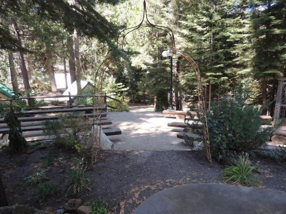Shaver Lake Village Hotel - photo 108