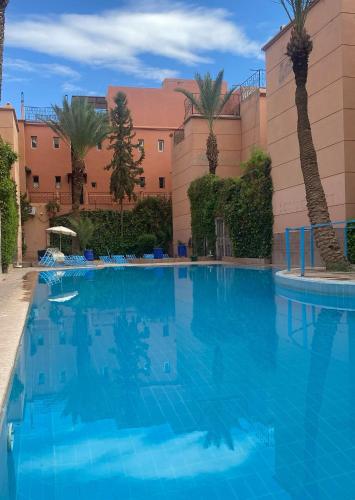Riad zineb au cœur de Marrakech &3 Piscines &Jacuzzi & Petit Déjeuner& parking gratuit — 4-Star Luxury Hotel in Marrakesh, Morocco