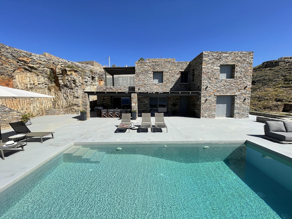 Villa Veneterra pool seaview conciergeservices — 4-Star Luxury Hotel in Kea, Greece