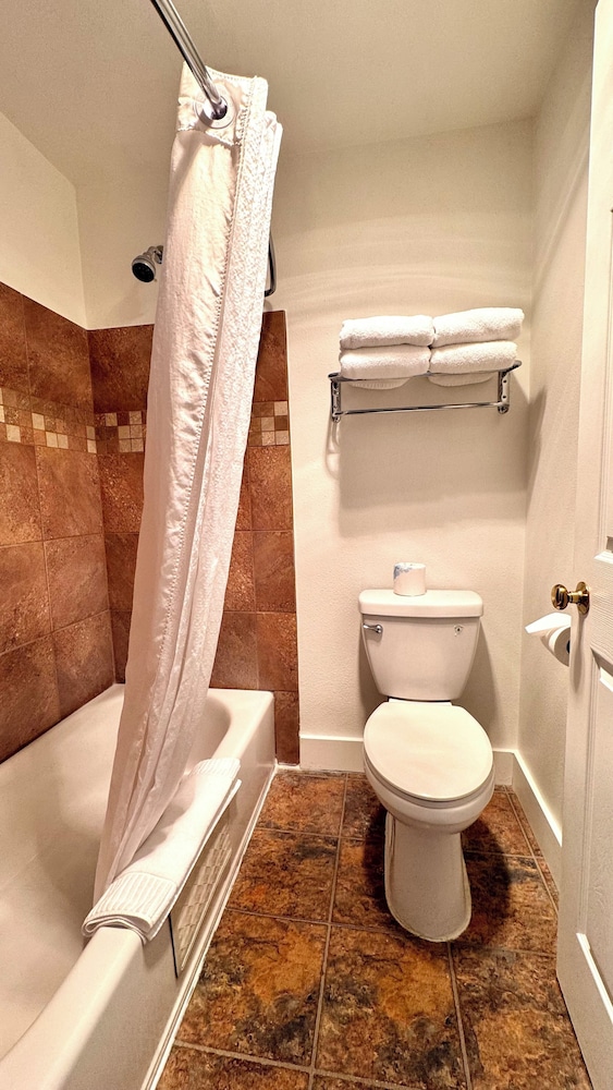 Morgan Inn And Suites - photo 17