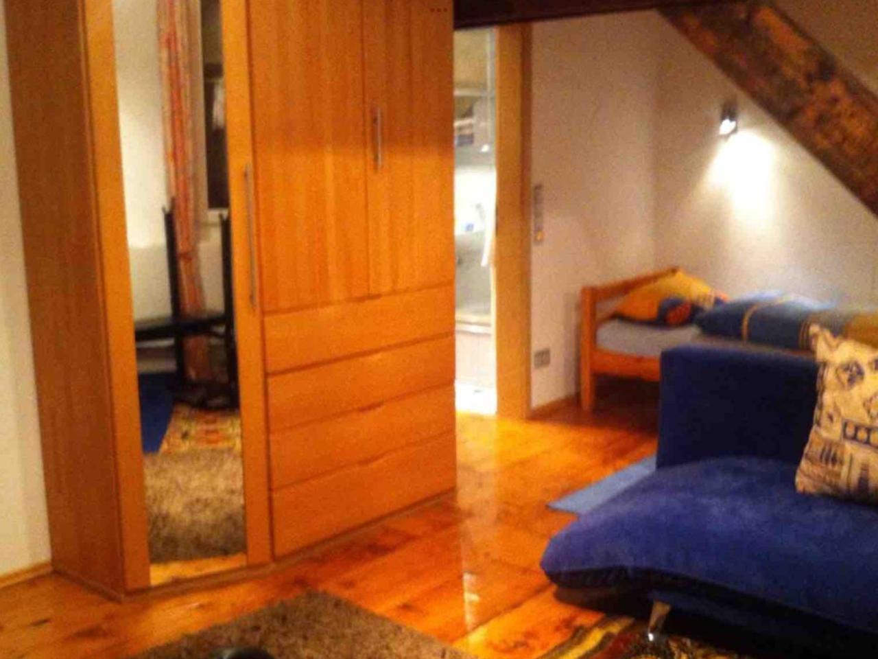 Familien Zimmer mit Bad und Garten in Privathaus hell gemütlich ruhig eigenes großes Badezimmer in Winningen, Germany