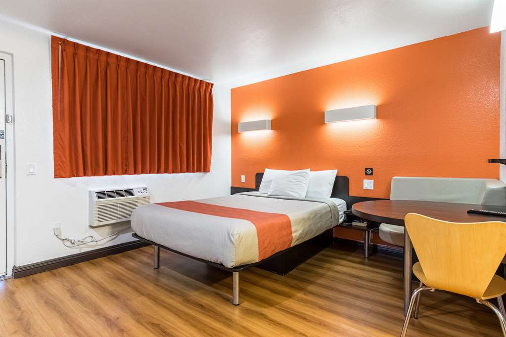Motel6 Riverside CA UCR East - photo 9