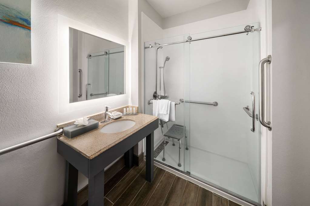 La Quinta Inn & Suites by Wyndham Angleton - photo 27
