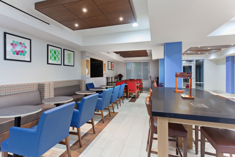 Holiday Inn Express & Suites Elk Grove West I 5 by IHG — hotel in Elk Grove