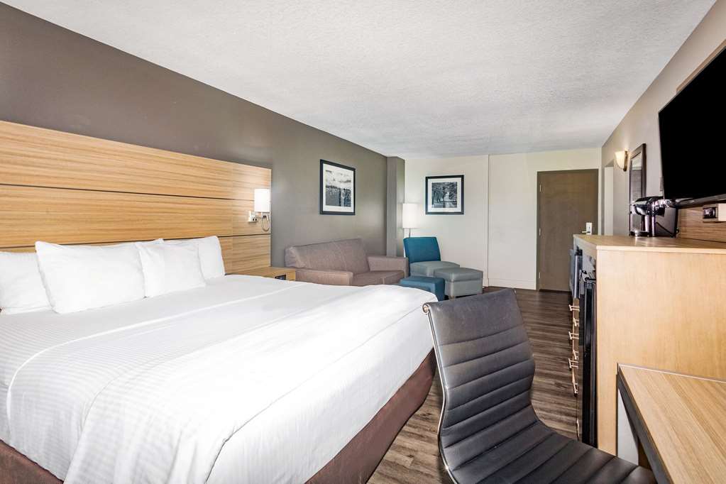 La Quinta Inn & Suites by Wyndham Joplin - photo 29