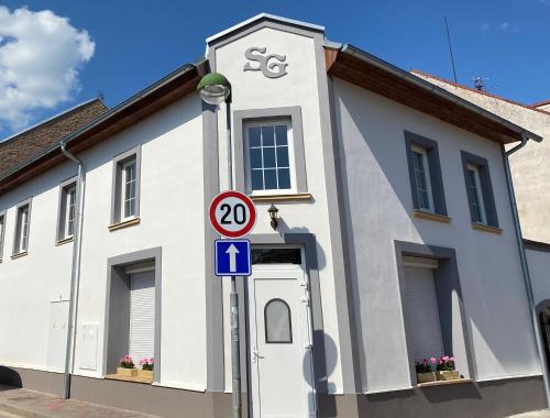 SG Apartmánový dům Hoŕice — 4-Star Luxury Hotel in Horice, Czech Republic