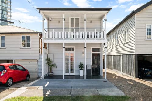 Amelia Terrace House in Brisbane City Central — 4-Star Luxury Hotel in Brisbane, Australia