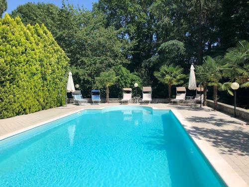 Elegant Villa in Tuoro sul Trasimeno with Private Pool — 4-Star Luxury Hotel in Tuoro Sul Trasimeno, Italy