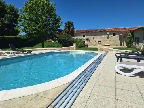 Gites Les Grandes Ecures — Mons