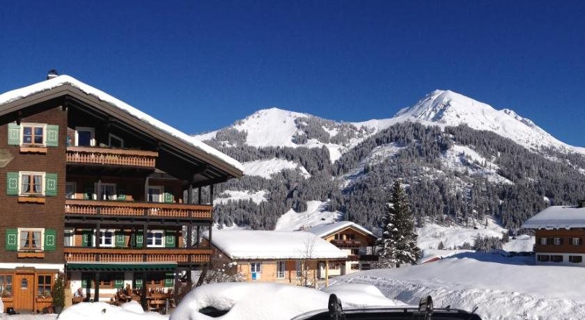 Gästehaus Fritz Kleinwalsertal — 4-Star Luxury Hotel in Mittelberg, Austria