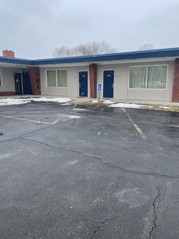 American Motor Inn - photo 34