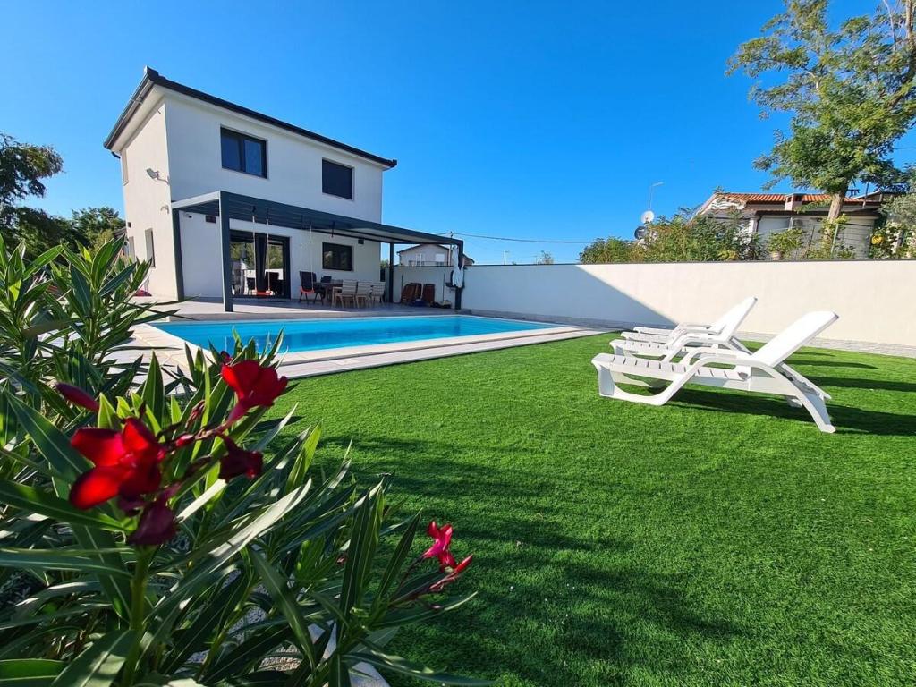 La Regence - carbon neutral hotel in Passy