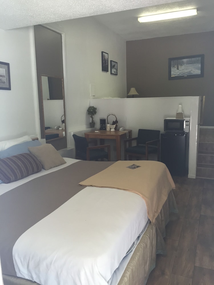 The Brookside Motel - photo 4