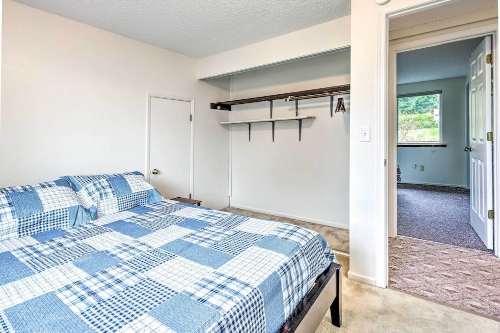 Walkable Sitka Getaway with Community Perks — hotel in Sitka
