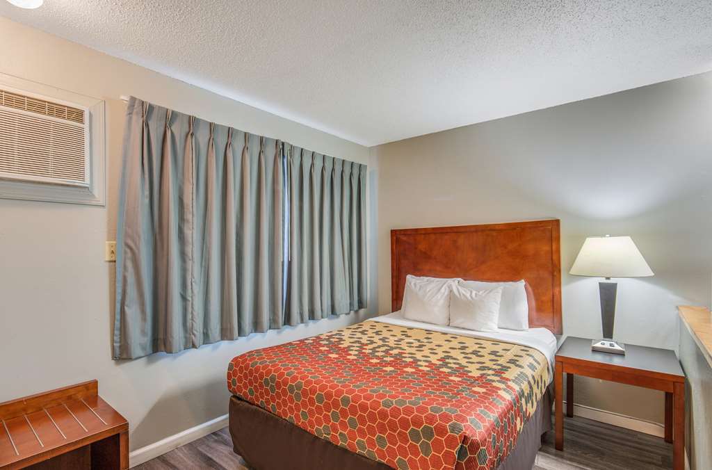Econo Lodge Inn & Suites Yreka - photo 21