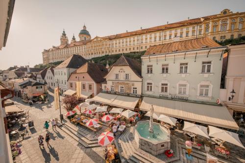 Madar Cafe Restaurant Zum Fursten — Melk