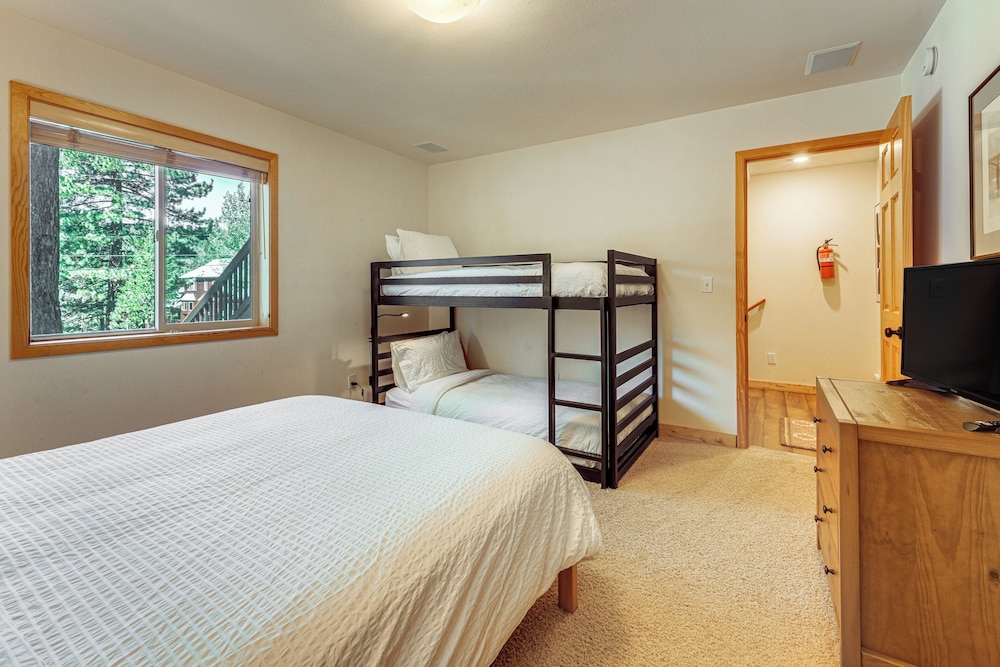 Sunny Cabin: 1 Mi to Tahoe Donner Resort - photo 17