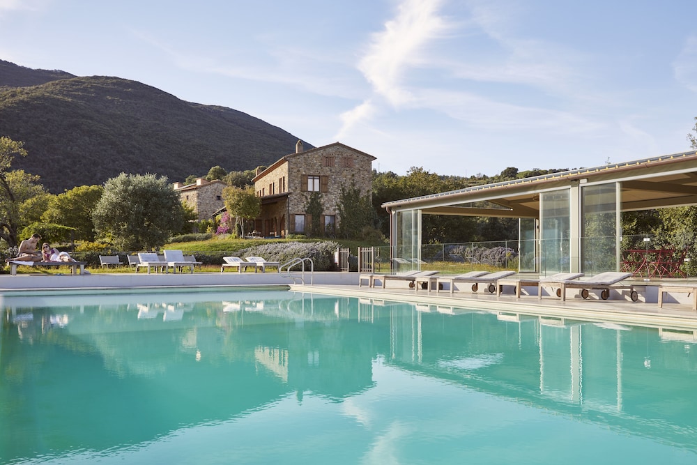 Agriturismo Boschi di Montecalvi — 4-Star Luxury Hotel in Suvereto, Italy