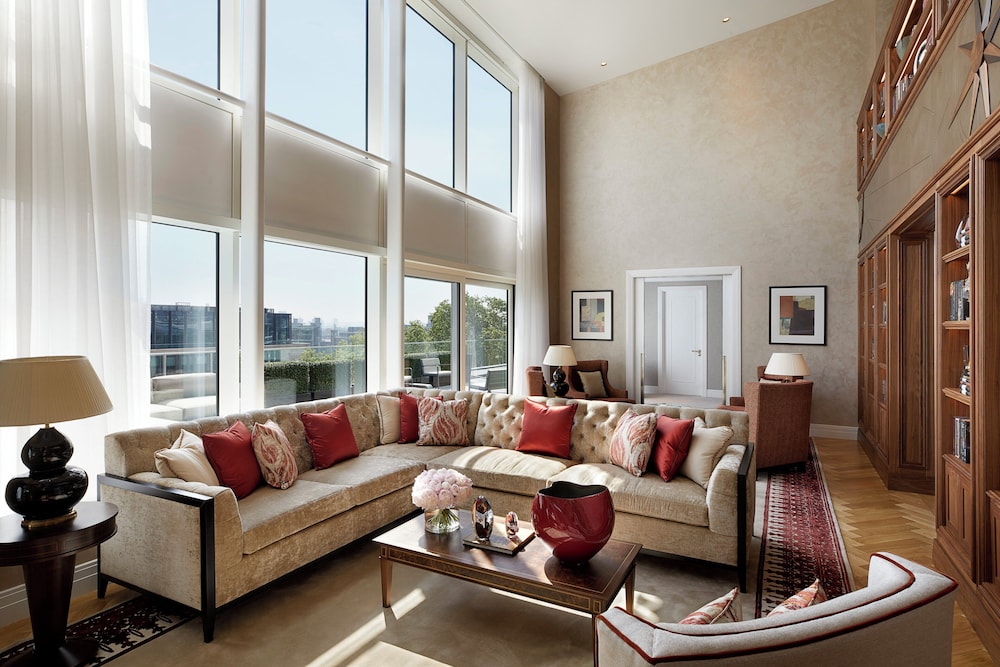 Four Seasons Hotel London at Tower Bridge — 5-Star Luxury Hotel in London, United Kingdom