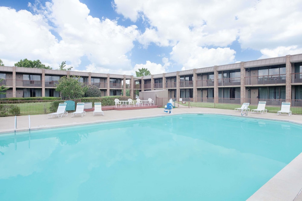 Baymont by Wyndham Paris - photo 16