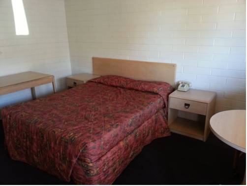 D M Motel - photo 5