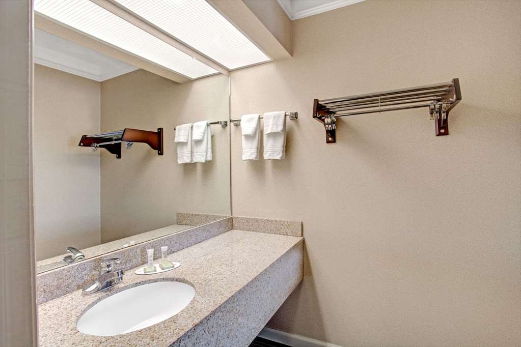 Super 8 by Wyndham Knoxville East - photo 15