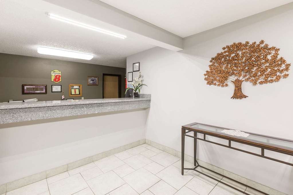 Super 8 by Wyndham Osceola IA - photo 2